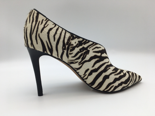 stivali del vestito delle donne del tacco a spillo del modello della zebra, nappa bicolore morbido di cuoio, dito del piede aguzzo con progettazione di forma di v superiore