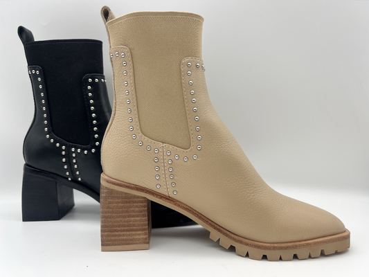 Stivali della caviglia del vestito delle donne di cuoio della mucca molle di Tan con i perni dell'asse in metallo, tallone quadrato dell'ABS, outsole di TPR con il lattice pusable