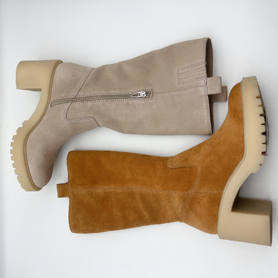 Stivali del vestito delle donne molli della pelle scamosciato di Brown con 3/4 di chiusura lampo del metallo del ykk, un pezzo solo del outsole di TPR