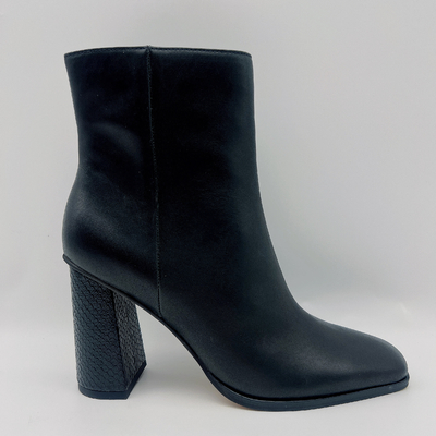 Il vestito di cuoio delle donne impermeabili inizializza il quadrato nero casuale Toe Ankle Boots