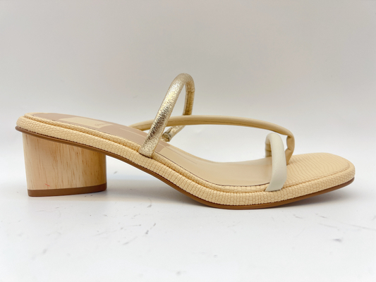 Un oro delle pantofole di estate delle signore della cinghia/pantofole comode molli di beige