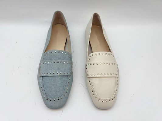 Il piano di cuoio genuino delle signore molli della mucca calza il beige con progettazione dei perni