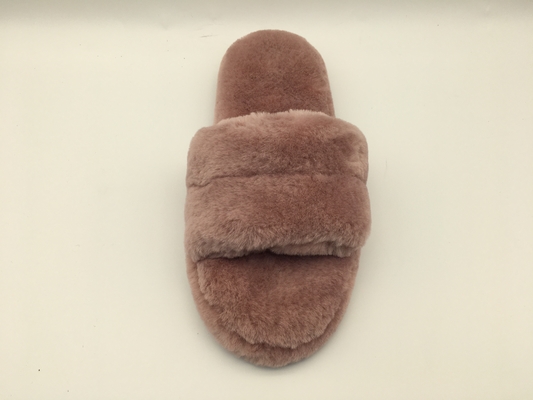 Le pantofole calde dell'inverno delle donne alla moda non slittano le pantofole rosa del vello