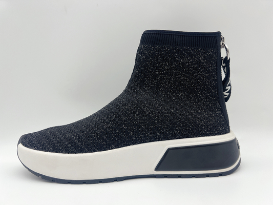Le scarpe di lavoro resistenti di alto slittamento superiore nero delle signore delicatamente tricottano il tessuto con piegato