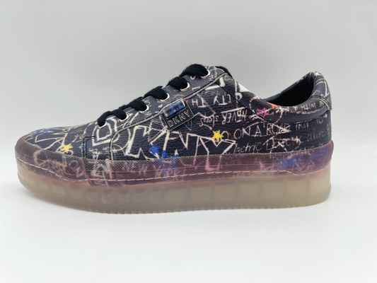 Il cuoio delle donne della stampa del cielo allacciare slittamento nero delle scarpe casuali resistente