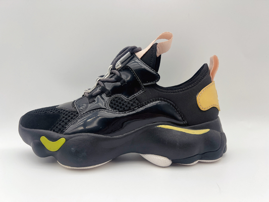 Le alte scarpe di pallacanestro superiori delle signore nere slittano il ODM/OEM resistenti