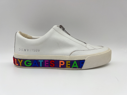 Scarpe di tennis della pelle verniciata delle donne molli delle scarpe su ordinazione di sport atletici del ODM con la chiusura lampo del metallo