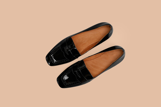 le donne basse del tallone di 2cm pompa le scarpe di pelle verniciata molli comode delle scarpe