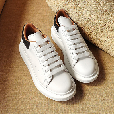 Materiale superiore molle bianco casuale delle scarpe atletiche delle donne di tendenza