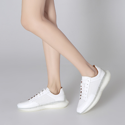 Il nero di scarpe di sport atletici di modo/scarpe tennis respirabili leggere delle donne bianche