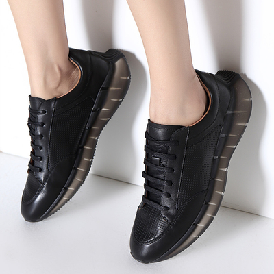 Il nero di scarpe di sport atletici di modo/scarpe tennis respirabili leggere delle donne bianche