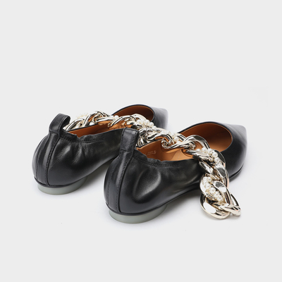 Punta a punta per scarpe da donna da ufficio con rifiniture a catena personalizzate