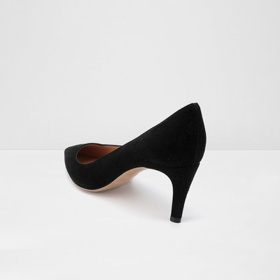 I talloni sottili hanno indicato Toe Leather Shoes, lo slittamento a 3 pollici delle donne di colore sulle scarpe di vestito