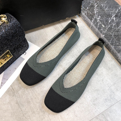 Il peso leggero all'ingrosso tricotta le scarpe tessute 2021 scarpa piana respirabile per i nuovi stili delle donne