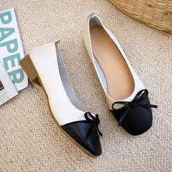 Le scarpe piane di Colorblock della pompa nuda della comodità delle donne, adattano gli appartamenti di cuoio dell'arco