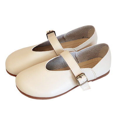 I bambini neri di ultima progettazione rivestono di pelle le scarpe della scuola, scarpe di tela dei bambini della ragazza
