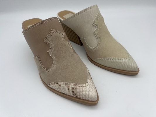Toe Shoes Tan aguzzo delle donne dell'OEM/scarpe casuali del bianco sporco con TPR Outsole