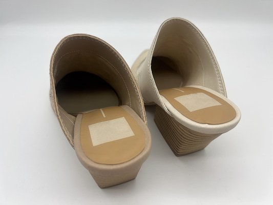 Toe Shoes Tan aguzzo delle donne dell'OEM/scarpe casuali del bianco sporco con TPR Outsole