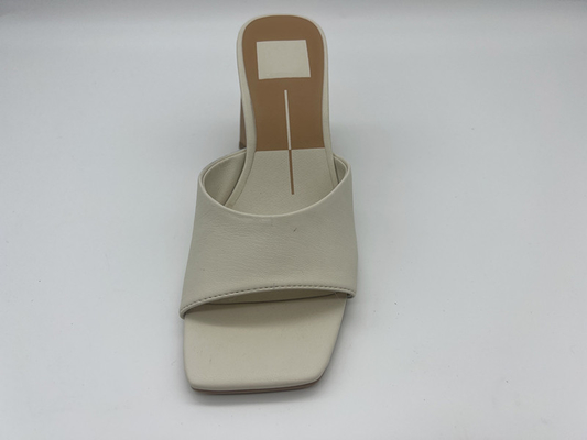 I sandali di cuoio molli delle signore di una cinghia quadrano Toe Womens Beige Heeled Sandals