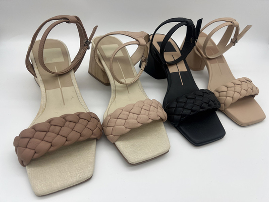 I sandali di Tan Woven Ladies Soft Leather sbirciano Toe With Metal Buckle