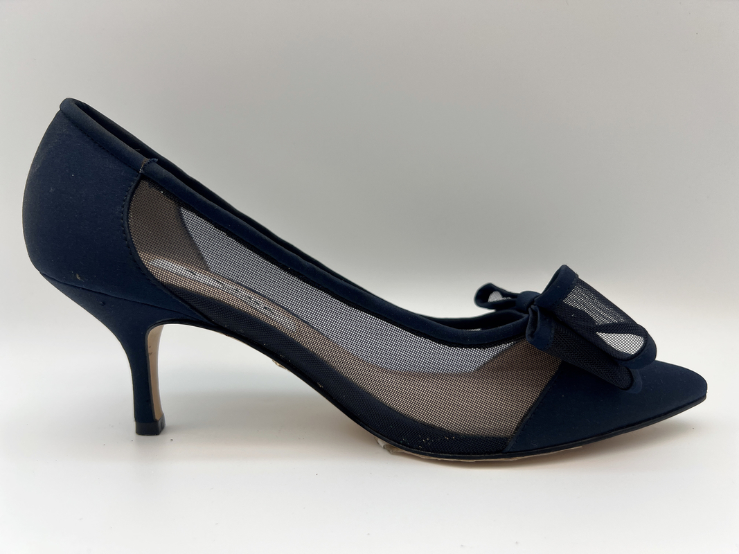 Nero respirabile di cuoio delle scarpe di vestito delle donne dello SGS indicato ha chiuso Toe Heels With Mesh Butterfly