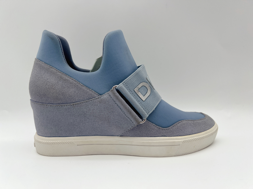 Nubuck morbido comodo riveste di pelle le donne calza un'unità Outsole di gomma con il lattice di Pusable