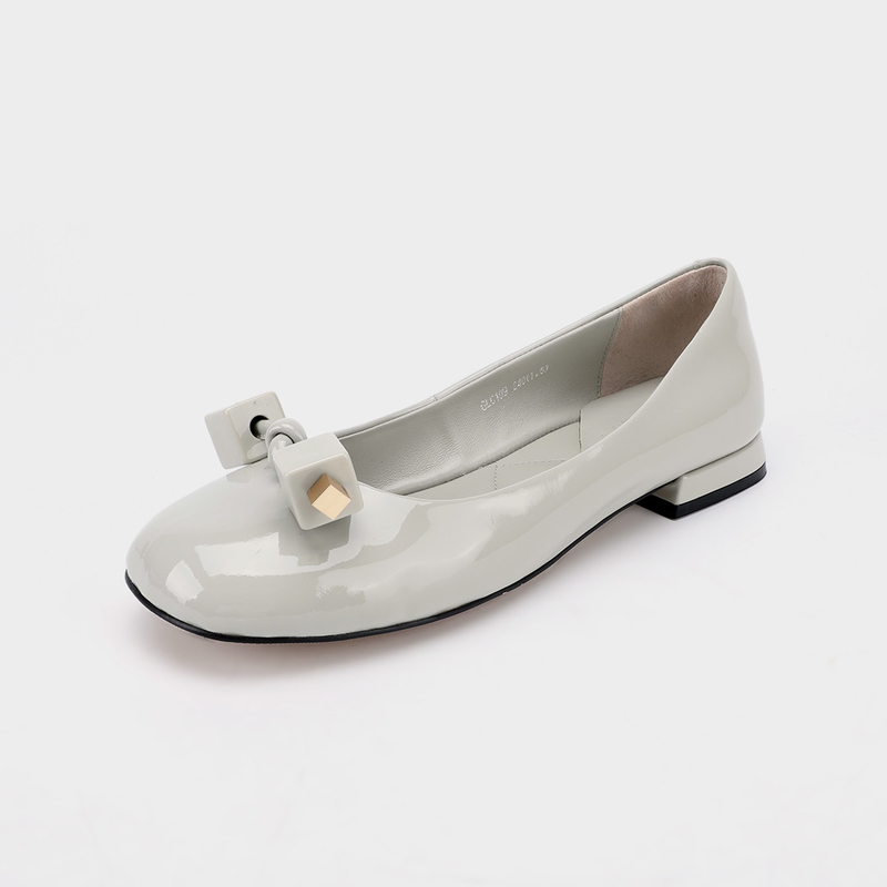 Scarpe piatte casuali delle signore quadrate grigie dell'inarcamento del riso, scarpe piatte comode delle donne